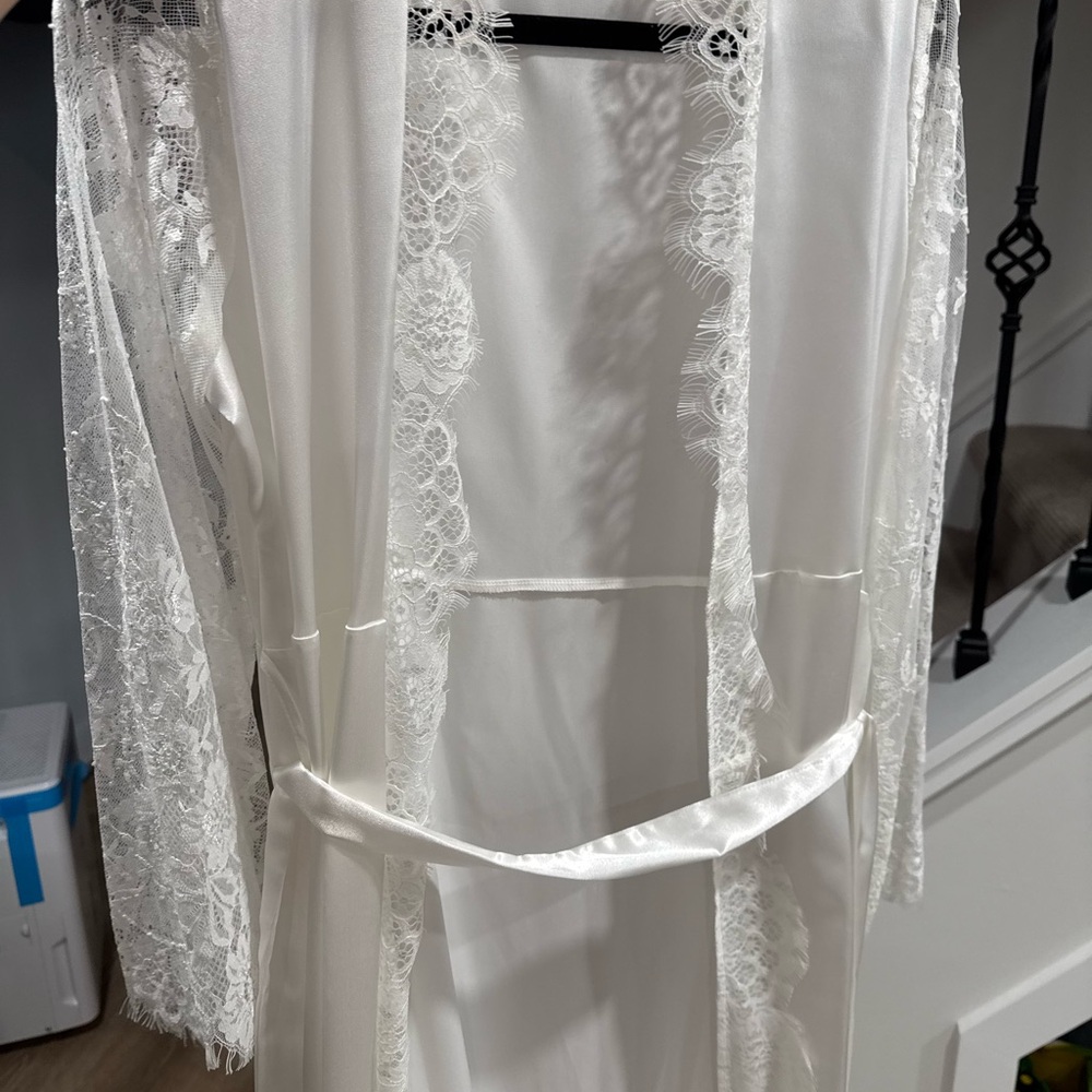 Le El White bridal Satin Bridal Lace Trim Robe
